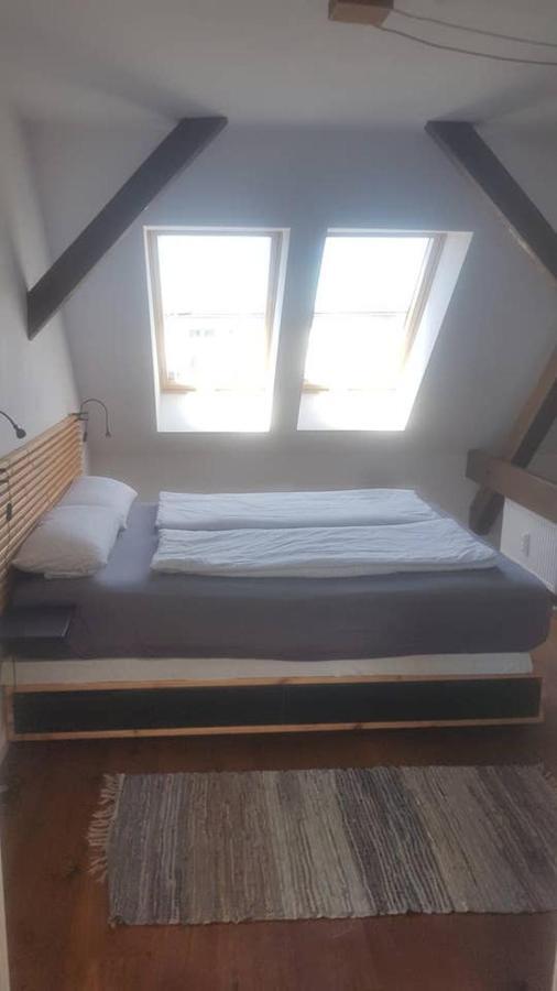Helle Dachgeschosswohnung Fuer 8 Personen In Zentraler Lage * Berlim