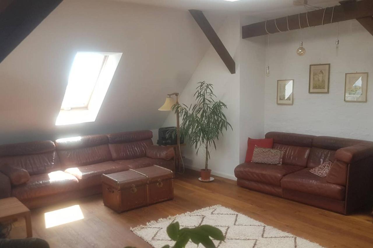 Helle Dachgeschosswohnung Fuer 8 Personen In Zentraler Lage Apartamento Berlim