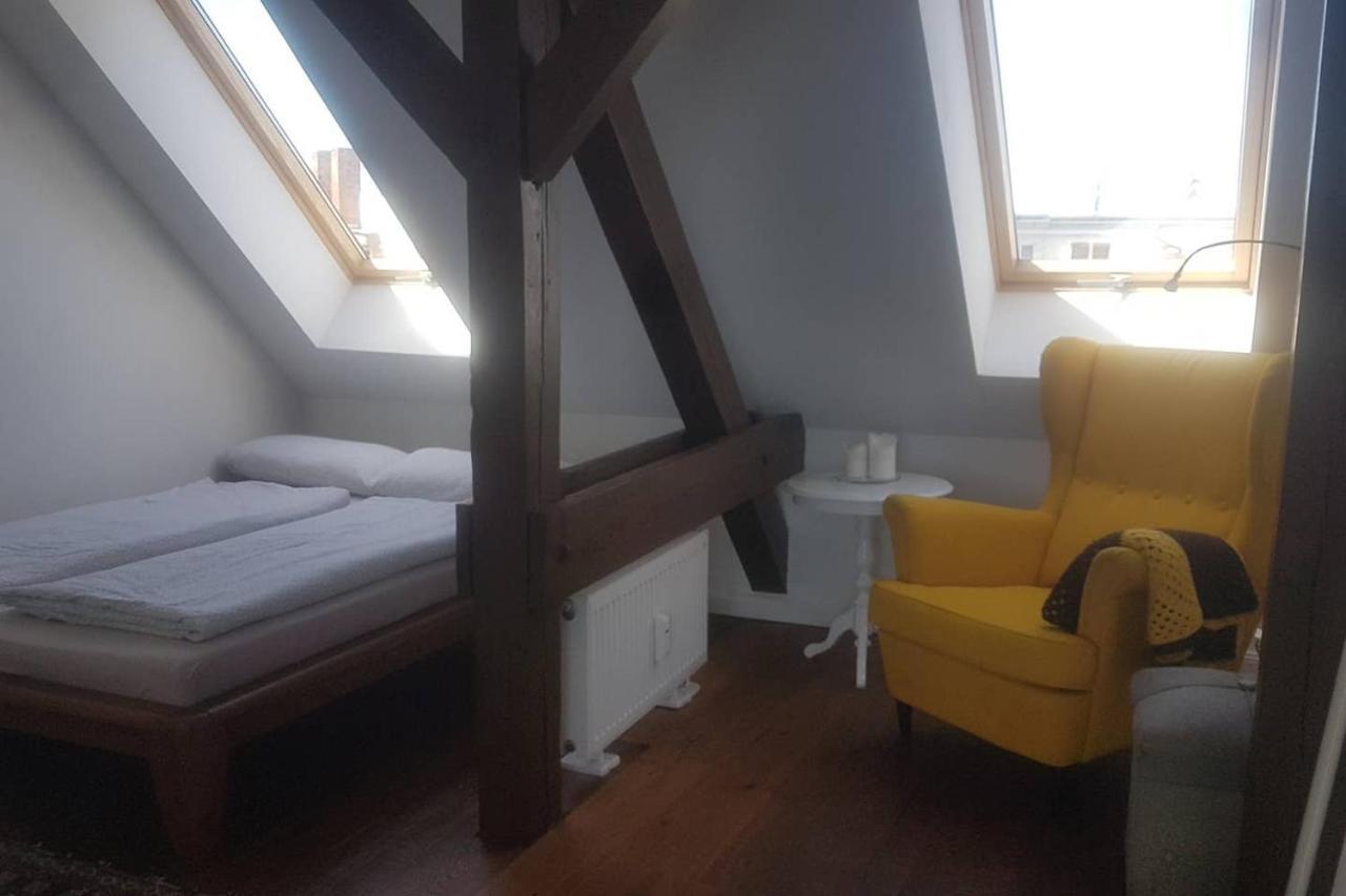 Helle Dachgeschosswohnung Fuer 8 Personen In Zentraler Lage Apartamento *